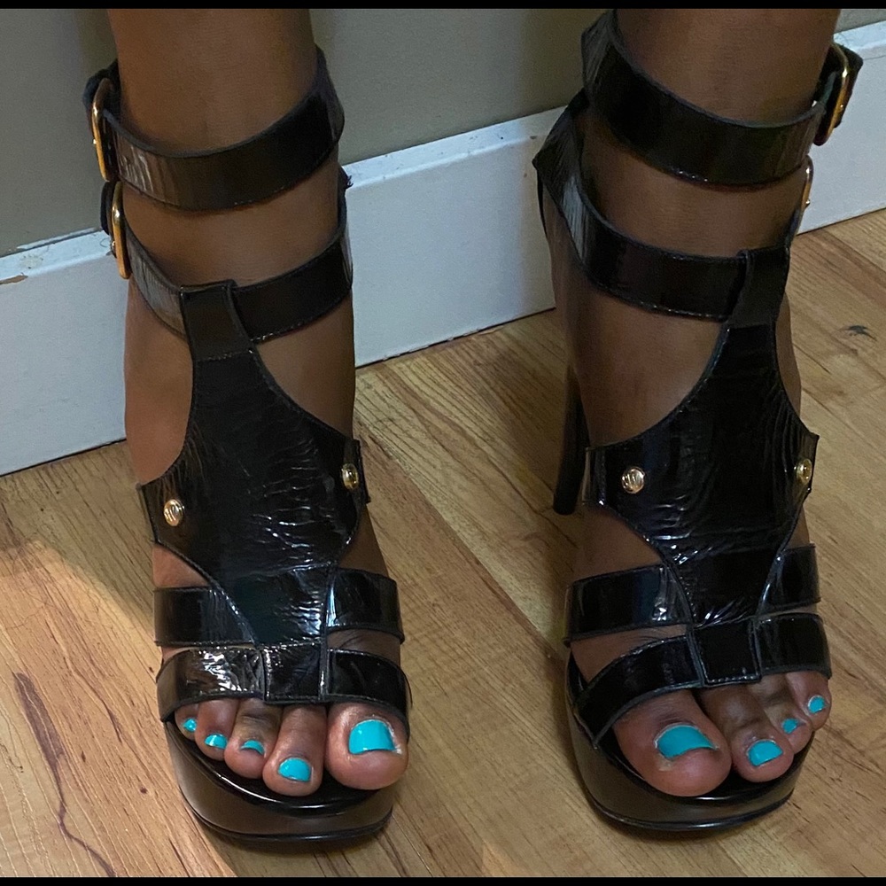 Shoes - Picture 3 of 4